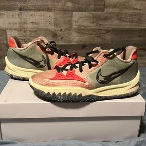 Kyrie 4 low 10.5
